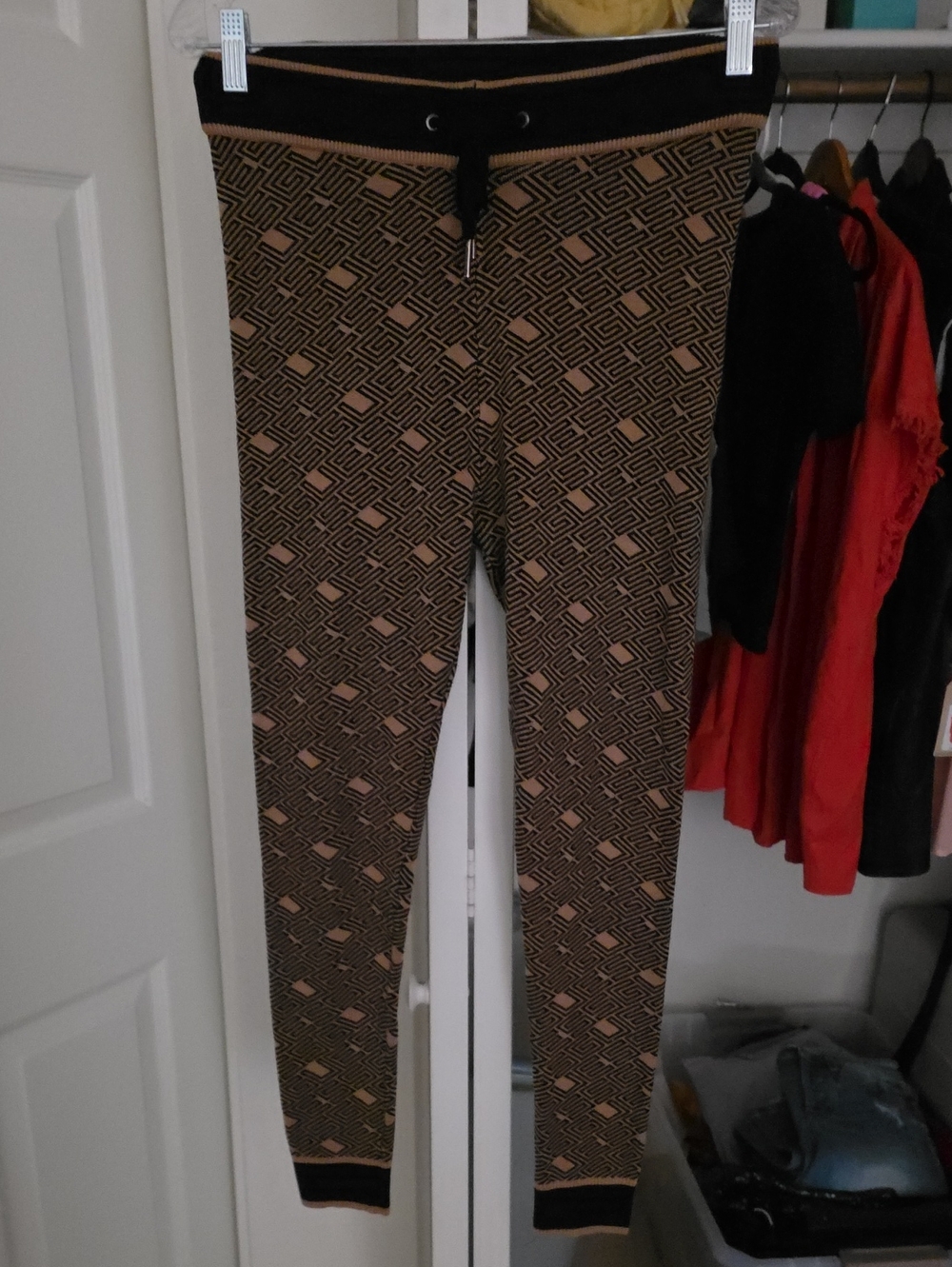 Guess Womens' Geometric Print Leggings in Brown and Black